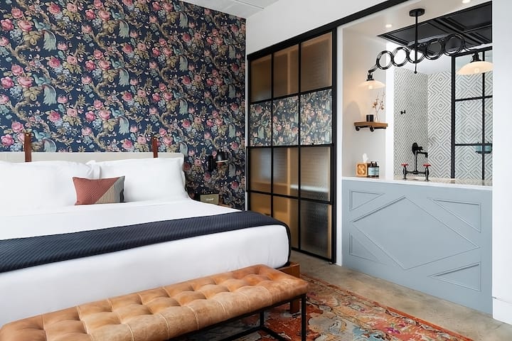 Comfortable Unit with King size bed