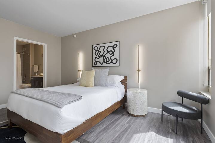 Elegant 2BR with Resort Amenities & City Views gallery image 3