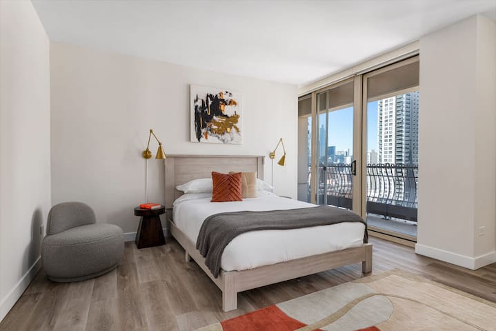 Luxury 2BR on Michigan Ave with Private Balcony gallery image 3