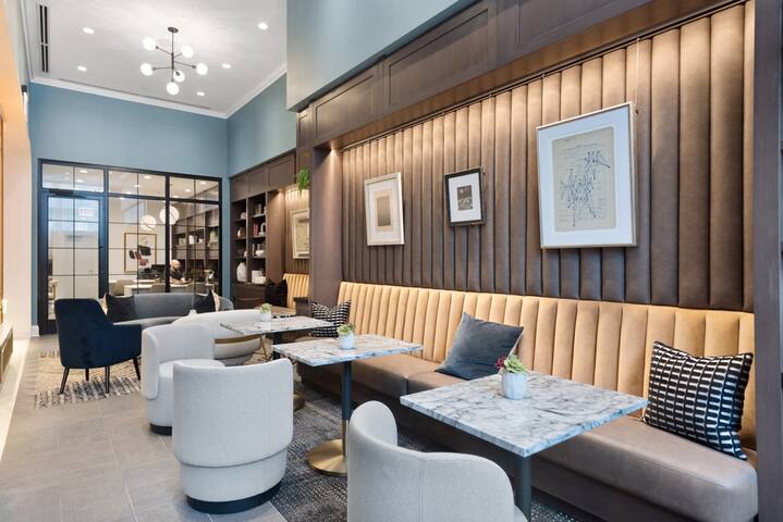 Luxury 2BR on Michigan Ave with Private Balcony gallery image 5