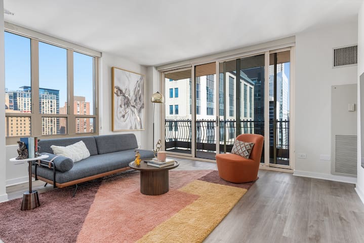 Luxury 2BR on Michigan Ave with Private Balcony