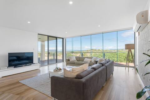 Samphire Middleton-Absolute Beachfront-Luxury-WiFi