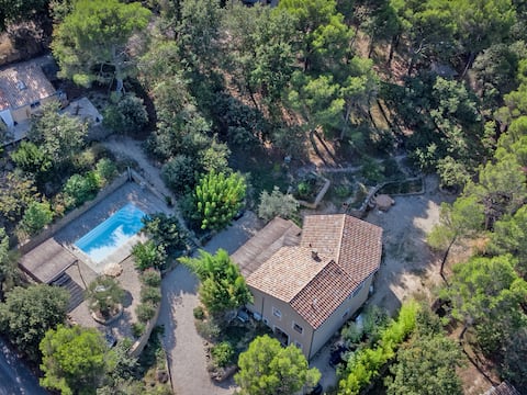 Gîte with airco and heated pool, 1 km from villa