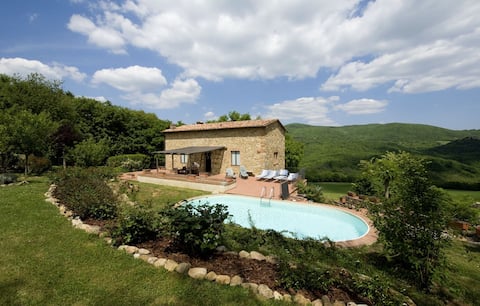 Tuscan barn with pool&garden Esclusive VacaVilla