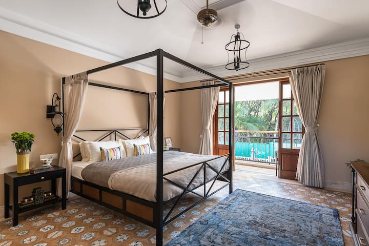Rooms: Bedroom