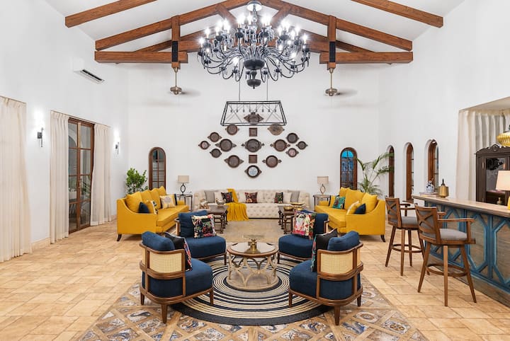 Rooms: Living area