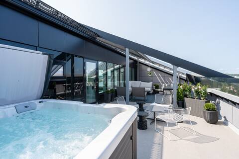 15th Floor Penthouse with Jacuzzi & 60m2 Terrace