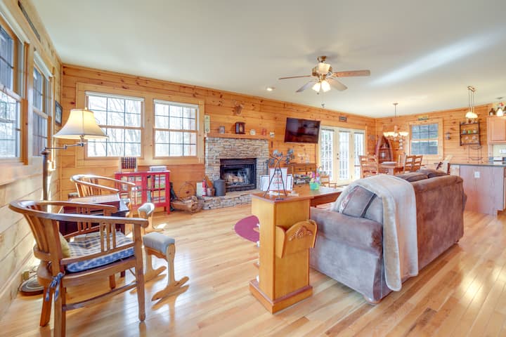 Waynesville Vacation Rental W/ Mountain Views! - Maggie Valley, NC