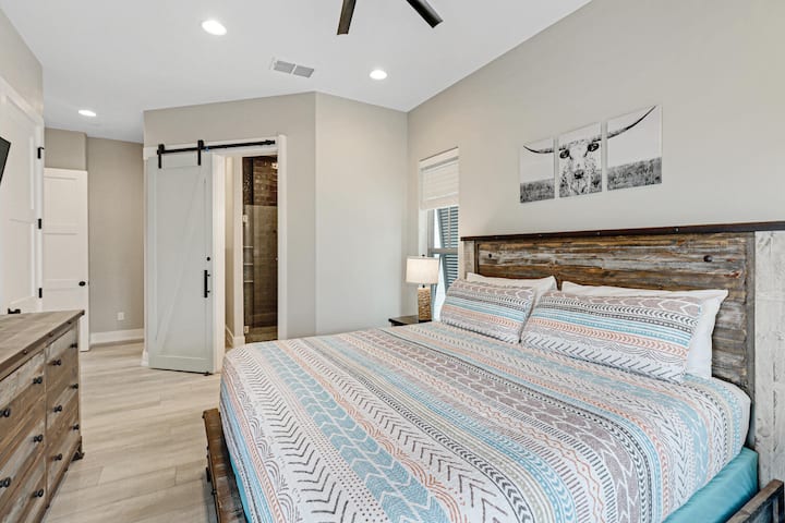 Primarni bračni krevet (180x200), 2. kat. 