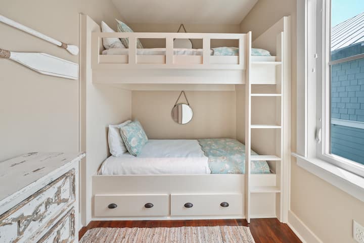 Двуетажна стая