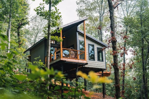 Summer Breeze at Willow Treehouse -Treetop Escapes