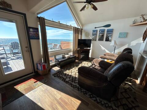 Ocean Front Cabin 14 w/ Jacuzzi & Gorgeous Views