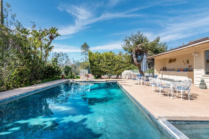 Pool, Tennis, Game Room, blocks from the beach!