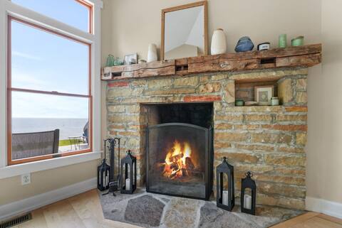 Northport Bay Beach Getaway with Hot Tub!