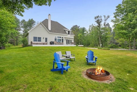 Northport Bay Beach Getaway with Hot Tub!