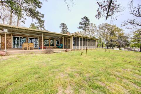 Mineola Lake House w/ Dock & Fire Pit!