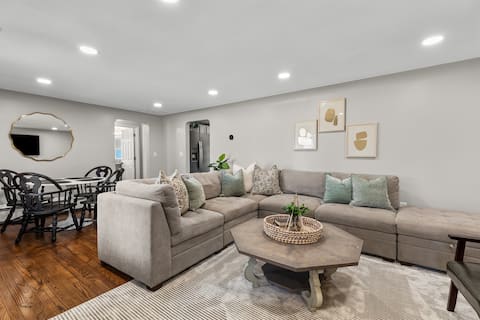 NEW! Relaxing & Peaceful 2 BR FLAT | Top Location