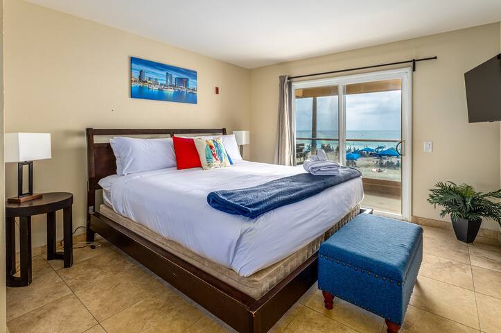 Good Vibrations | Oceanfront Condo on the Beach gallery image 5