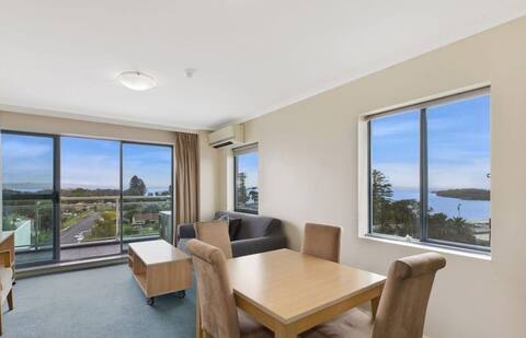 Top performing Airbnb: The Entrance Waterfront Apartment 525 in The Entrance