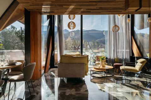 Three-Bedroom Villa with a jacuzzi – G