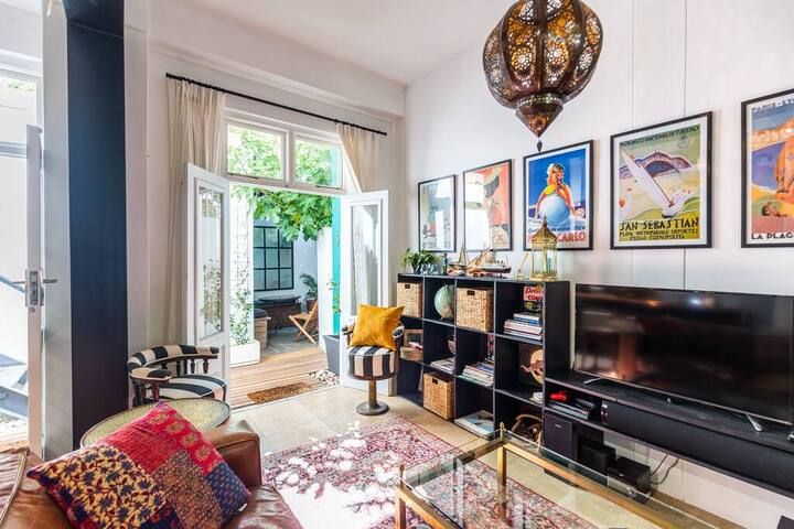 Eclectic in Bo Kaap I Free Wifi I AC I Parking gallery image 2