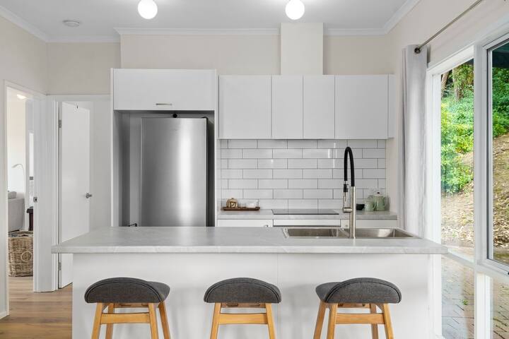 Attunga – Renovated beach house on Morley Avenue gallery image 2