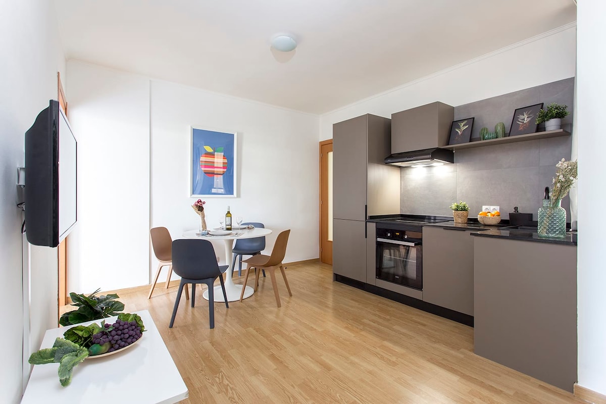 Successful Airbnb property: Sunny 3BD for Families in Poblenou next to the sea in El Parc I La Llacuna Del Poblenou