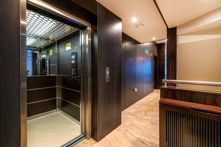 Knightsbridge Luxury 3 Bedroom Penthouse – Balcony gallery image 3