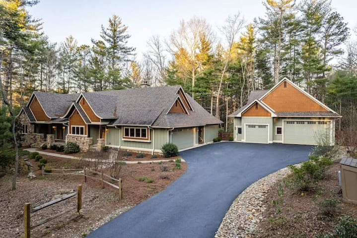 5-Star Private Home-Game Room-Hot Tub-3 Acres