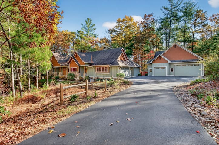 5-Star Private Home-Game Room-Hot Tub-3 Acres