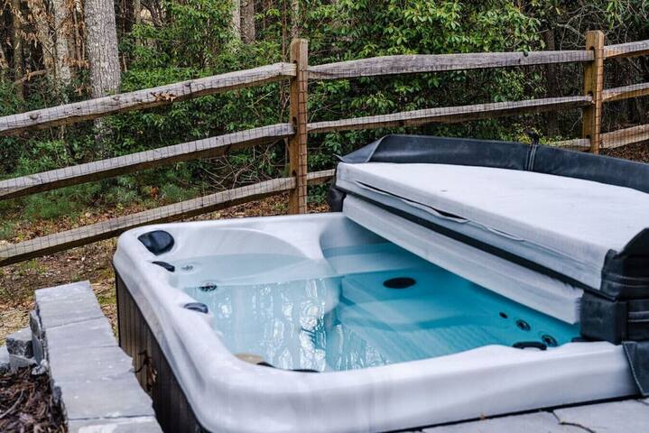 5-Star Private Home-Game Room-Hot Tub-3 Acres gallery image 3