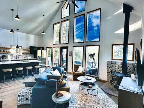 Modern Cabin w/ Epic Views, Arcade Games & Pets Ok