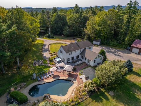 Gilford Getaway - Pool & Hot Tub + Sleeps 18