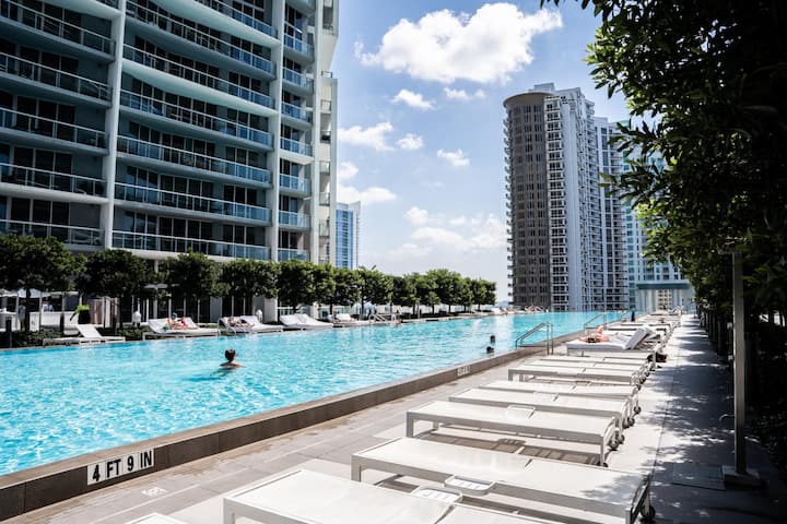 Modern High Rise Stay- 32nd Floor Views - Miami, FL