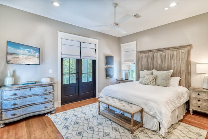 მე-2 სართული - სასტუმრო ოთახი - დიდი ზომის საწოლი