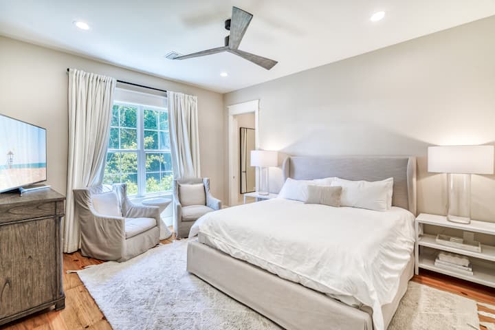 Ghorofa ya 1 - Chumba cha Msingi cha King