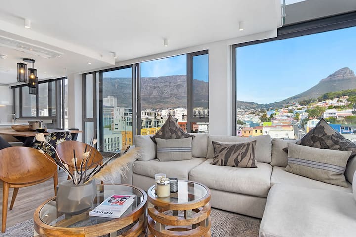 702 on Strand Cape Town – Panoramic Mountain Views