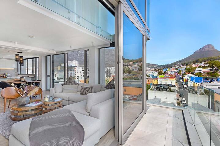 702 on Strand Cape Town – Panoramic Mountain Views gallery image 2