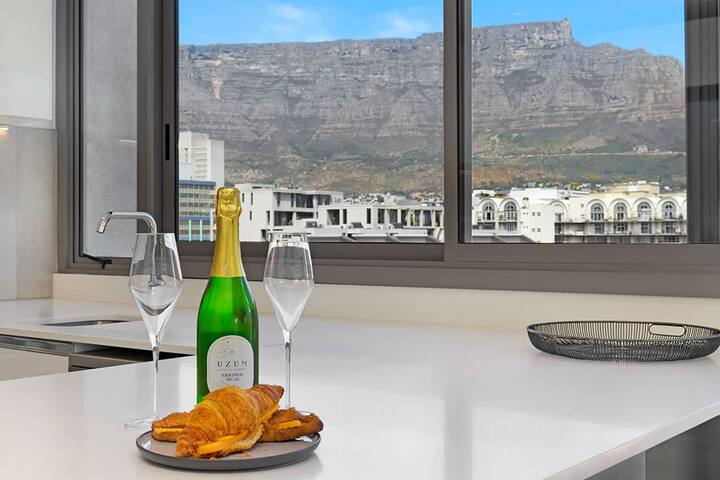 702 on Strand Cape Town – Panoramic Mountain Views gallery image 3