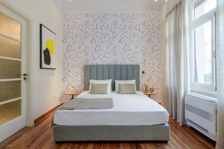 Your 4 bdrm Dream House w/Acropolis View & Jacuzzi gallery image 2