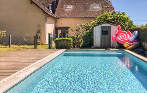 Beautiful home in Jumilhac-Le Grand with kitchen