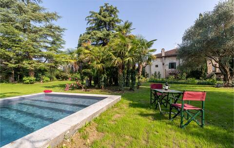4 bedroom lovely home in Ponti sul Mincio