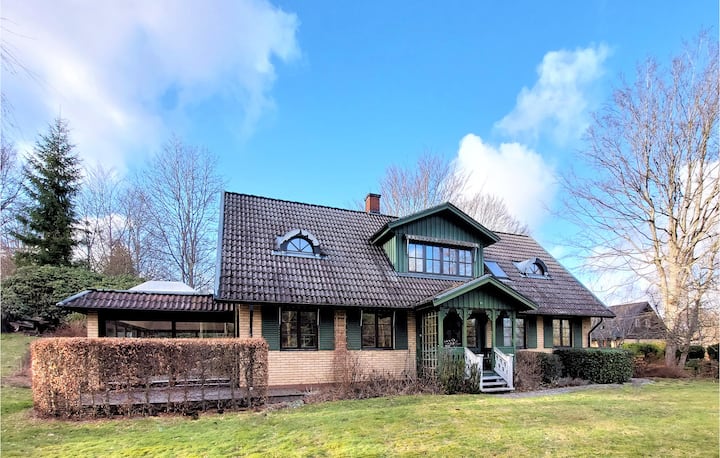 Amazing Home In åSljunga With Kitchen - Örkelljunga