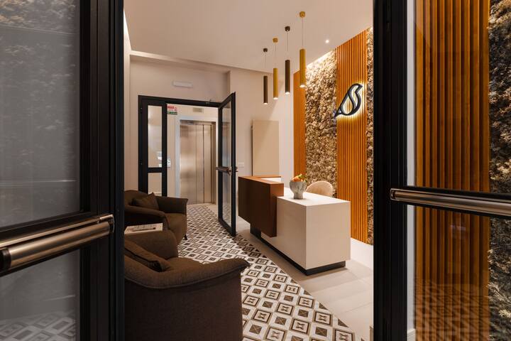 Sonder Antinoo | Two-Bedroom Apartment w/ Balcony gallery image 3