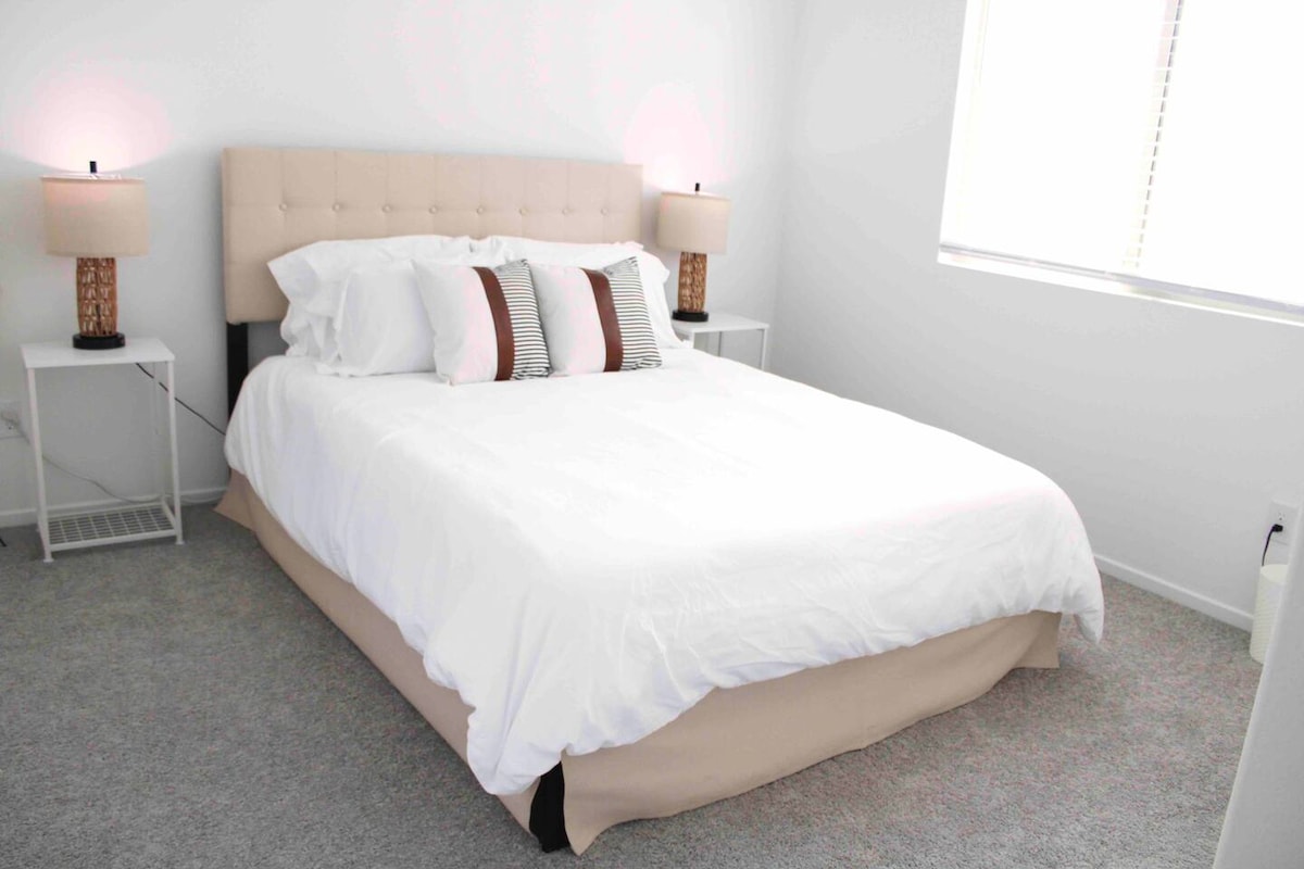 ¡Dormitorio de invitados 2 con una cama tamaño queen!