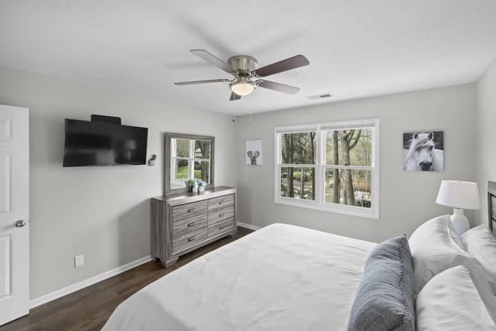 Chambre 3 de niveau supérieur avec lit King Size. La beauté de la simplicité.
