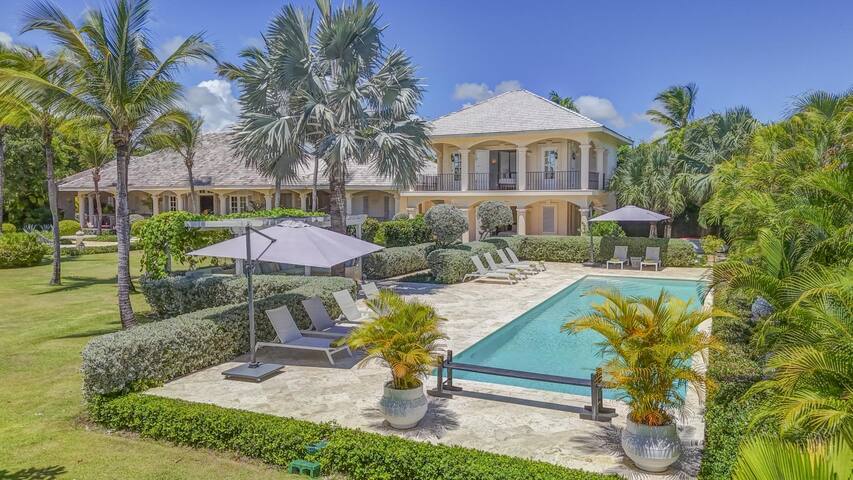 Villa Atalaya – Beautiful Villa with Large Garden