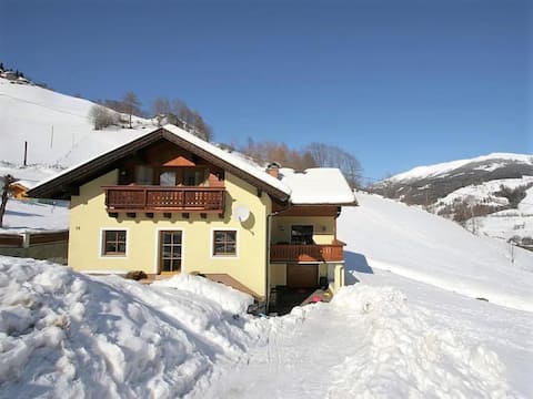 Very spacious chalet with luxury wellness and ba
