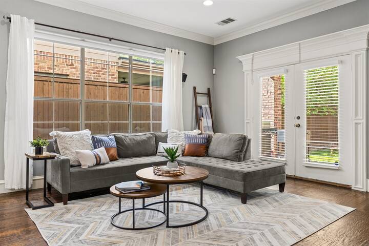 Luxury Dallas Home | Game Room | Fire Pit gallery image 3