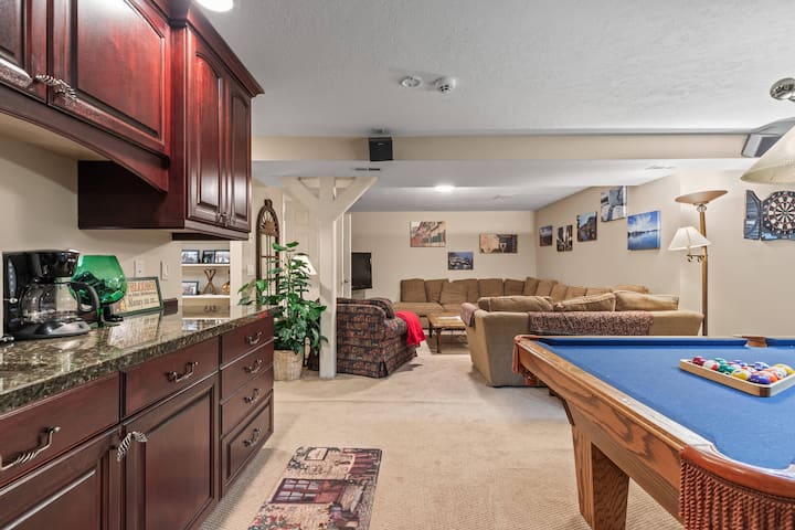 Park West Village 1700: quarto familiar no andar de baixo com minicozinha